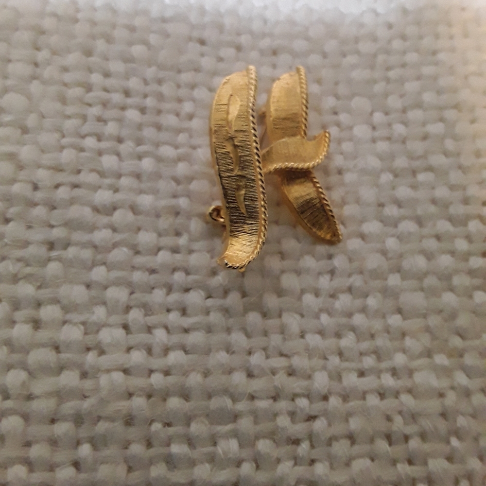 Elegant Gold-Tone "H" initial Brooch